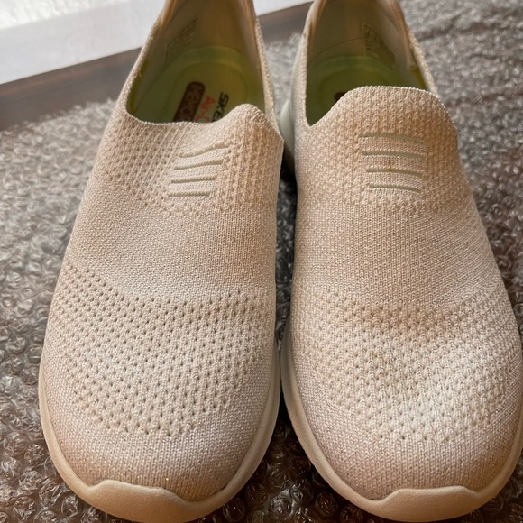 Skechers white shimmer shoes - Picture 3 of 6